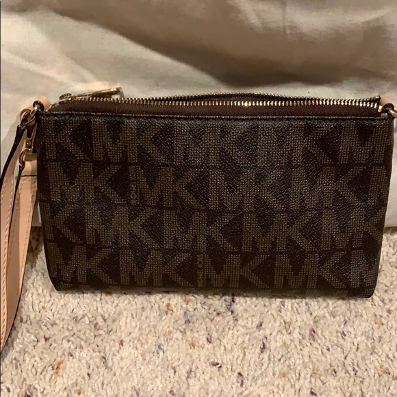 Michael Kors Wristlet - Picture 4 of 4